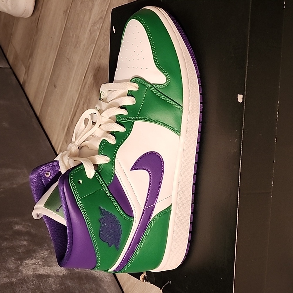 Lightly worn jordan 1s